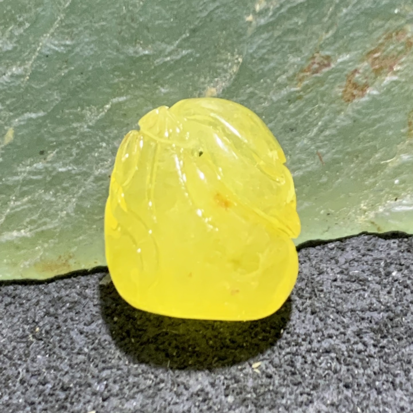 精美天然蜜蜡雕钱袋小吊坠一个