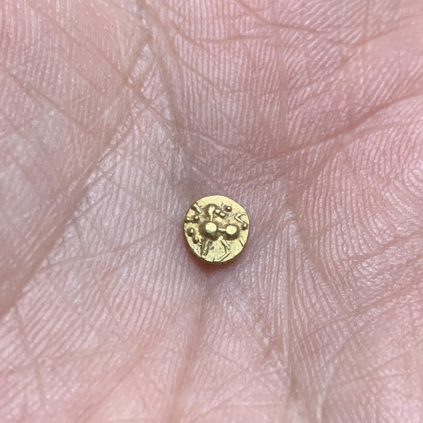 《竞宝斋》第136场-周日，周一连拍 (全场包邮) 印度曷萨拉王朝十三世纪 正面狮子反面印度文Sri(吉祥) FANAM金币 只找到2011年成交记录64欧元 是RARE级别， 这样的早期FANAM金币只能送总部评级了