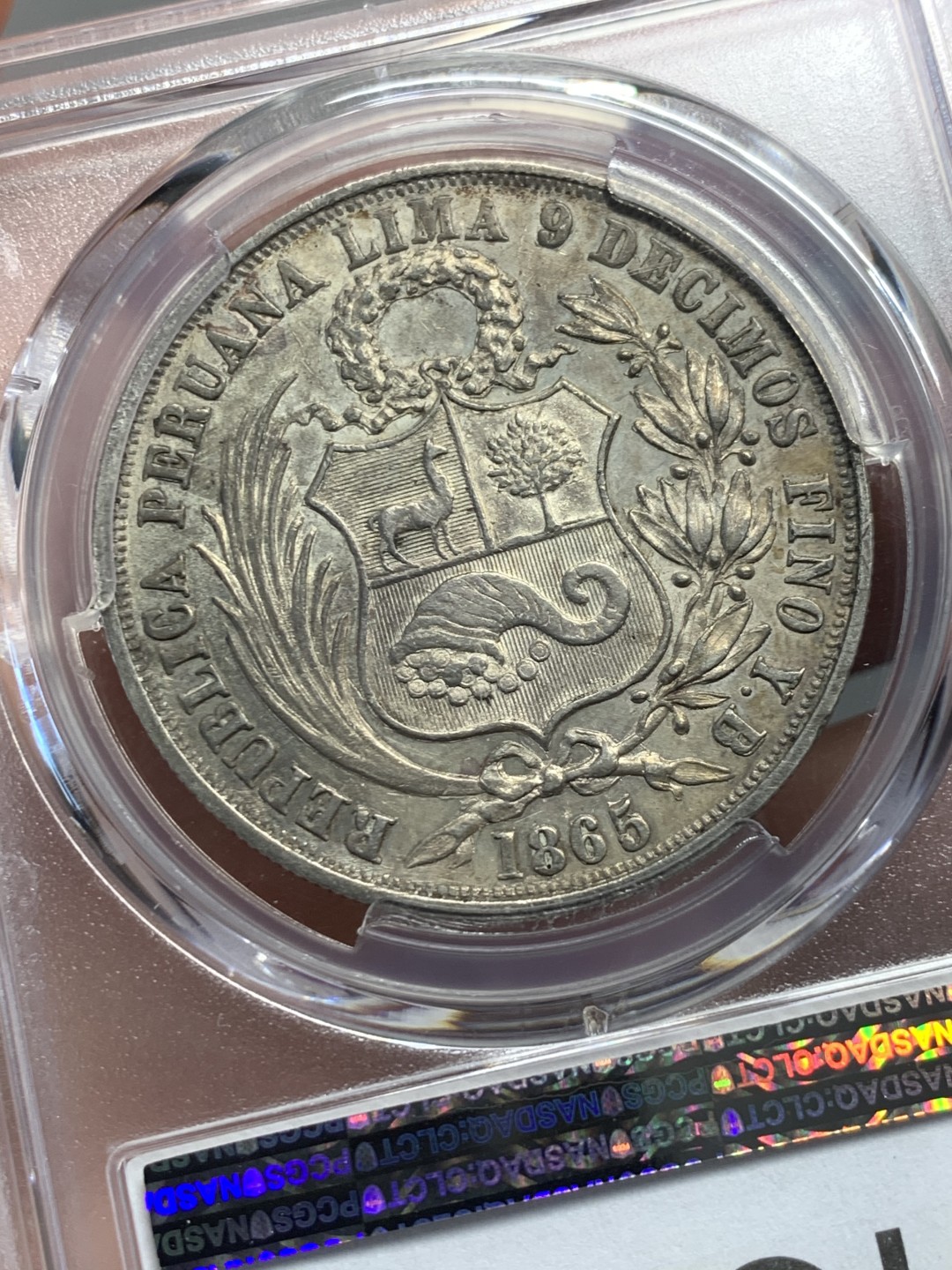 《竞宝斋》第136场-周日，周一连拍 (全场包邮) PCGS-AU53 秘鲁1865年1索尔坐人女神大银币 早期年份秘鲁坐人，同年更高分仅4枚 金彩包浆均匀靓丽，好彩难得