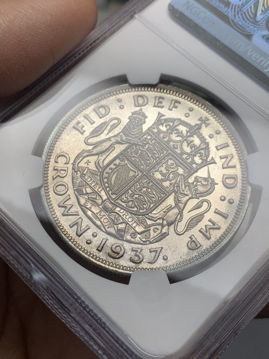 《竞宝斋》第136场-周日，周一连拍 (全场包邮) NGC-PF64 英国 1937年乔治六世精制一克朗银币 全新镜面光状态