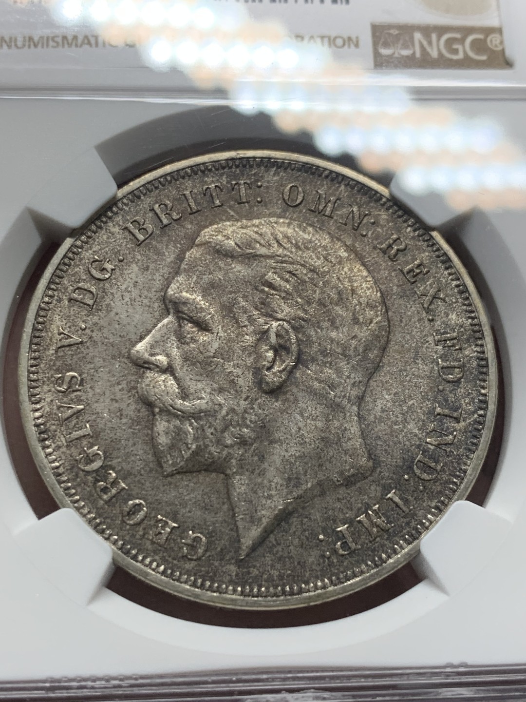 《竞宝斋》第136场-周日，周一连拍 (全场包邮) NGC-MS64  英国 1935年乔治五世一克朗木马剑银币 外拍轻松过千的品种