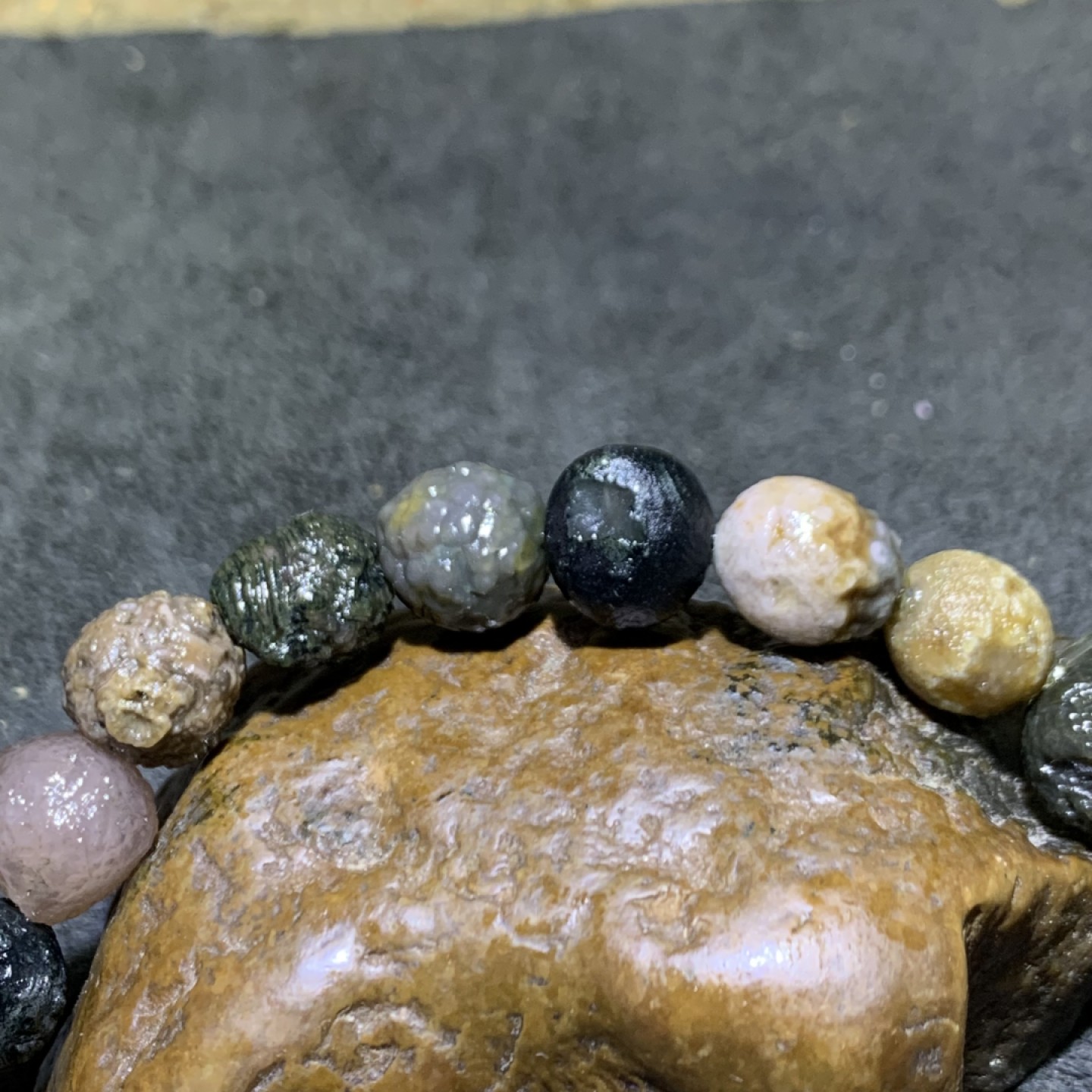 精美外蒙眼石手串一条！