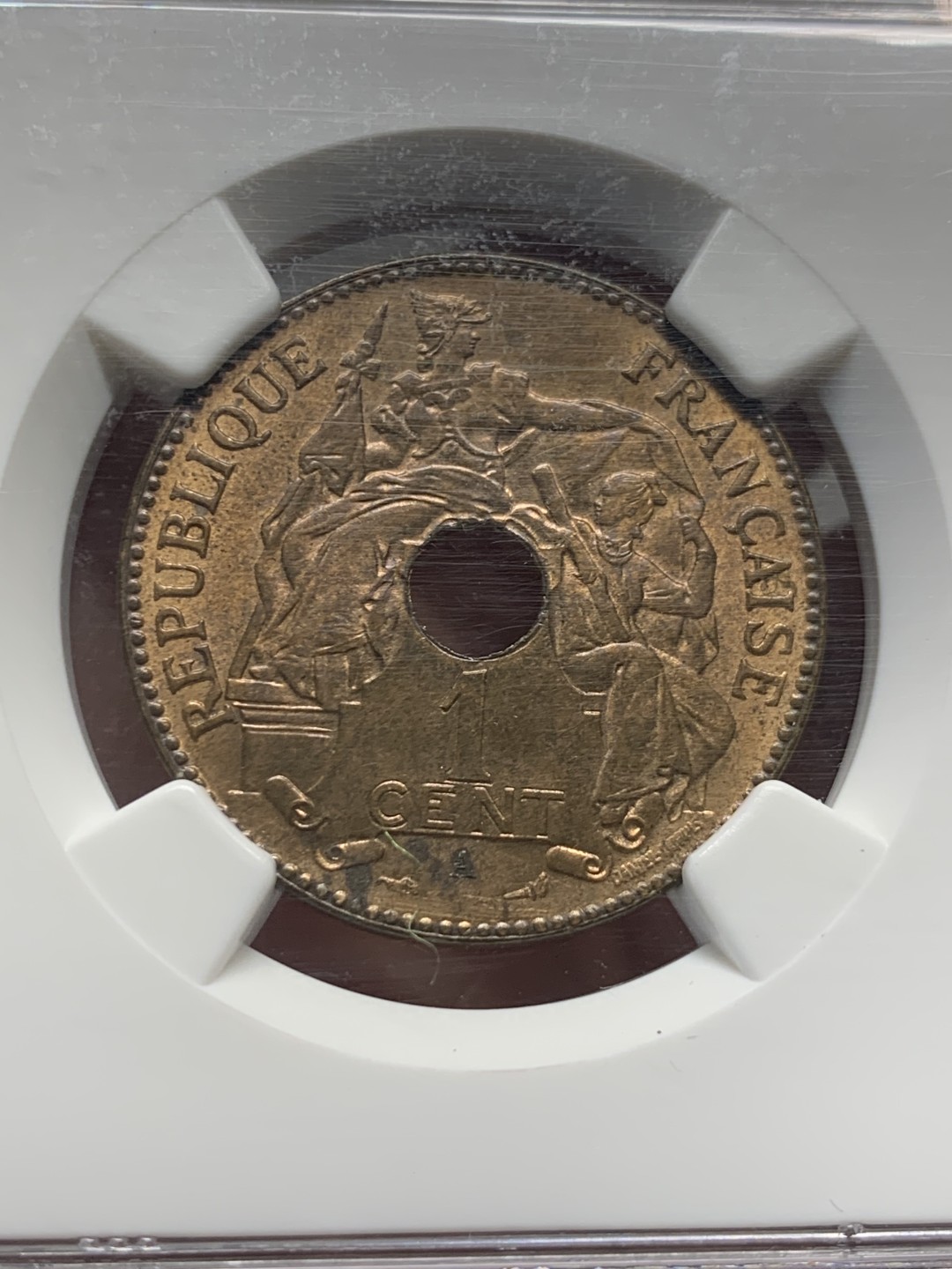 《竞宝斋》第136场-周日，周一连拍 (全场包邮) NGC-MS64RB 印度支那 1902-A 百分之一 大中孔 绝美状态