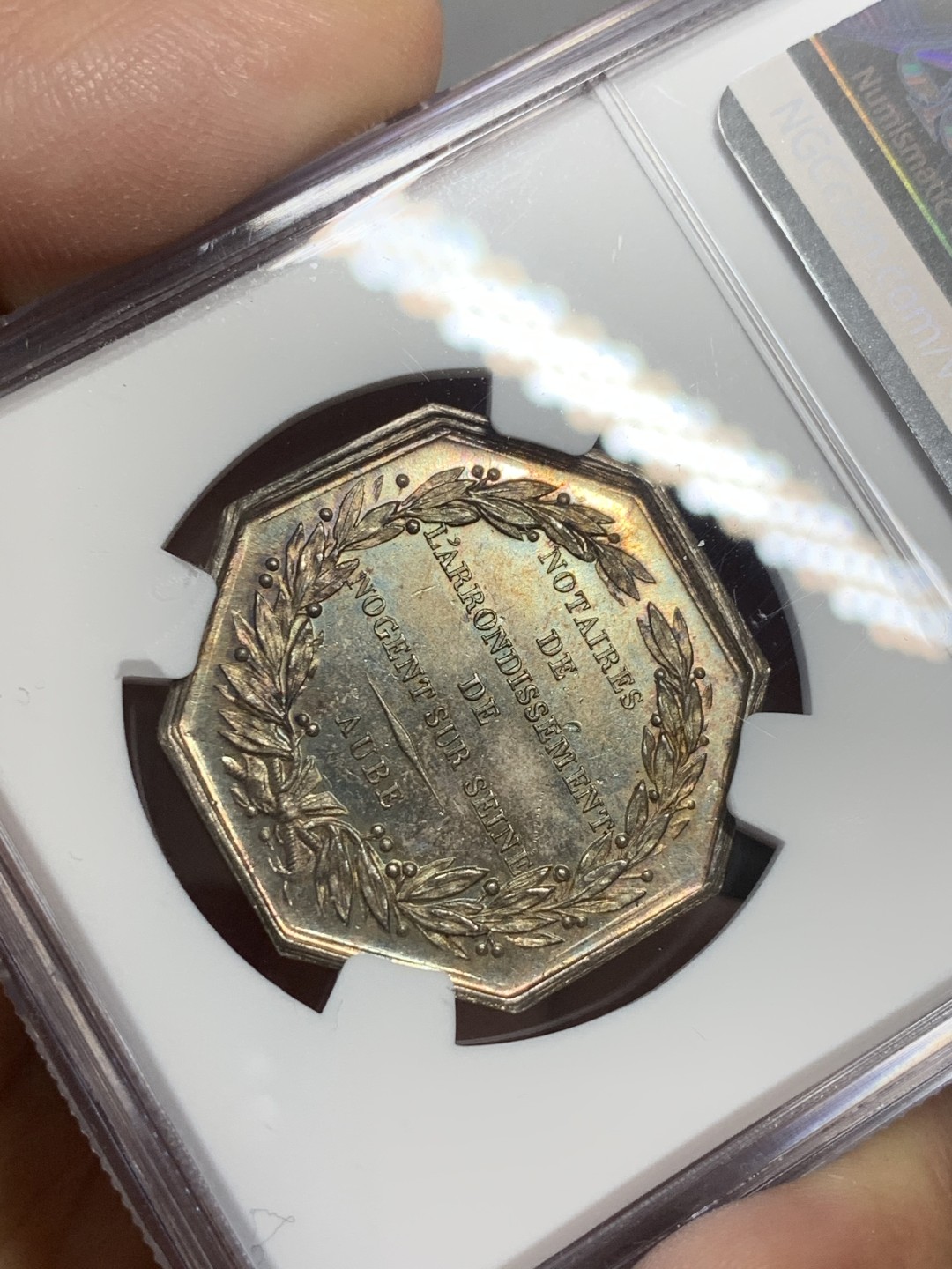 《竞宝斋》第136场-周日，周一连拍 (全场包邮) NGC-MS63 法国十九世纪 公平交易 八角JETON银质 代用币 五彩包浆非常漂亮