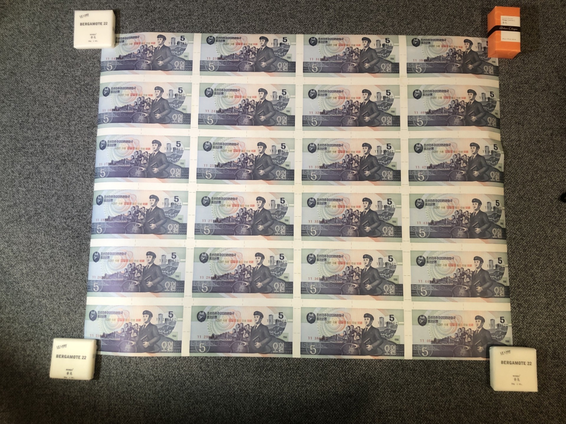 收藏联盟Quantum Auction 第234期拍卖 朝鲜金日成诞辰95周年纪念连体钞九版一套全家福 品相UNC带证书
