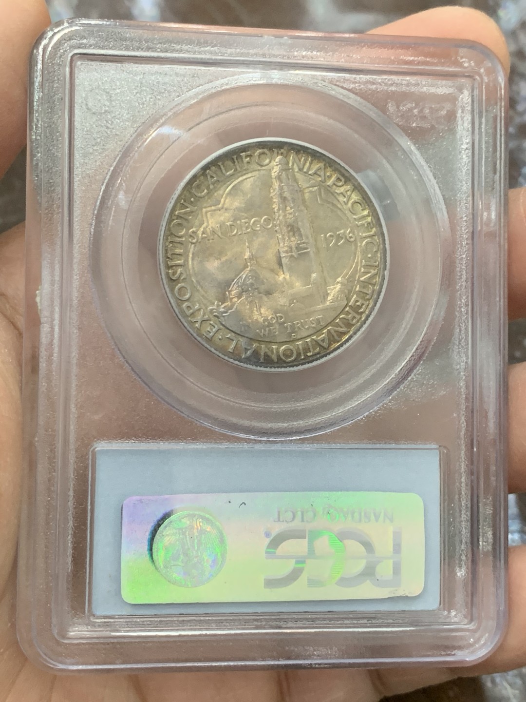 《竞宝斋》第136场-周日，周一连拍 (全场包邮) PCGS MS65 美国 1936年 圣迭戈半圆银币 老P盒 整个币两面黄油光 正面七彩环彩 状态极佳 该枚是同品类中 整体所见最好的一枚 没有之一