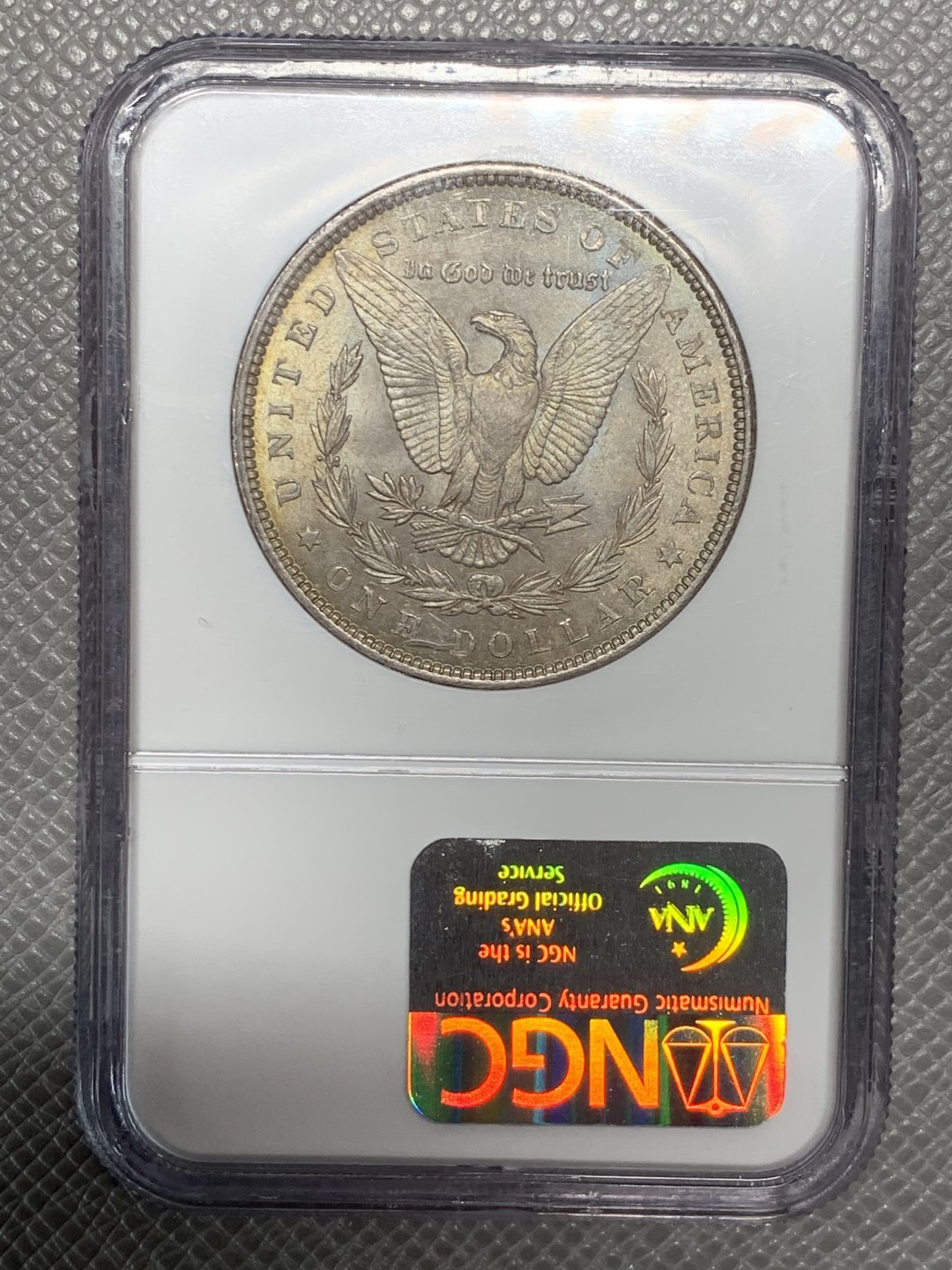 《竞宝斋》第136场-周日，周一连拍 (全场包邮) PCGS-MS64 美国 1886年摩根1美元大银币，背面青绿彩，色泽丰富绚丽。车轮转光，老N盒品质保障