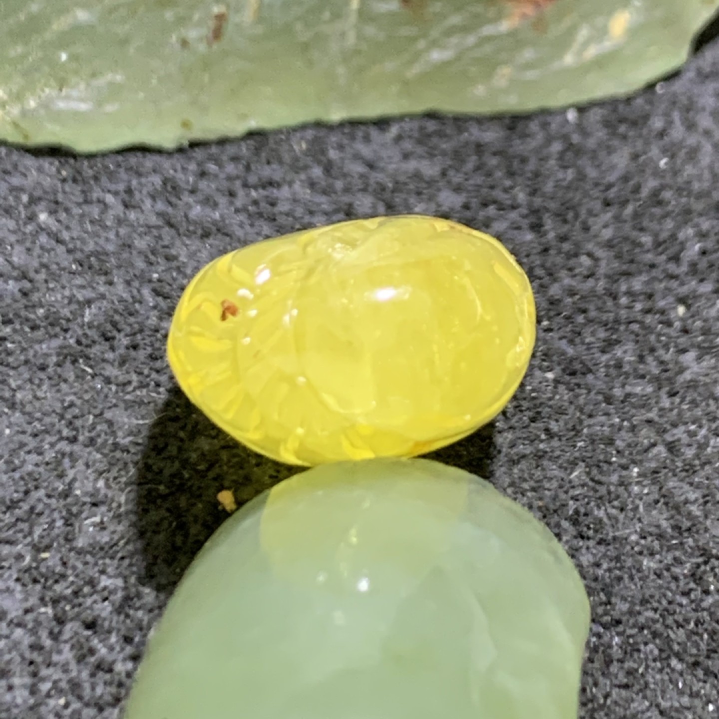精美天然蜜蜡雕钱袋小吊坠一个