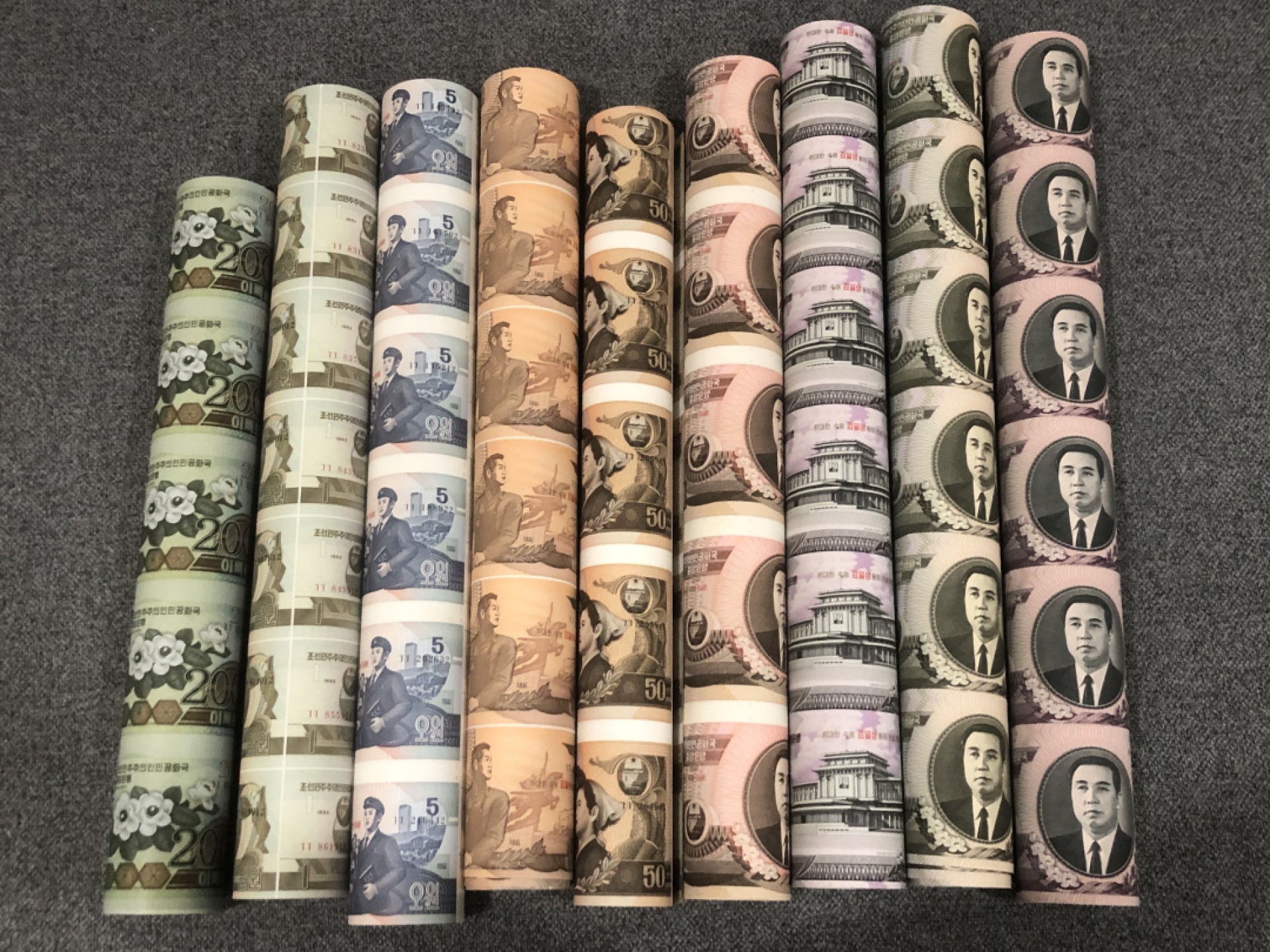 收藏联盟Quantum Auction 第234期拍卖 朝鲜金日成诞辰95周年纪念连体钞九版一套全家福 品相UNC带证书