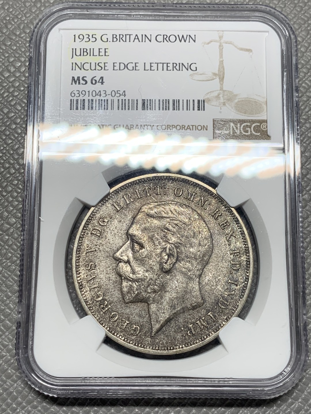 《竞宝斋》第136场-周日，周一连拍 (全场包邮) NGC-MS64  英国 1935年乔治五世一克朗木马剑银币 外拍轻松过千的品种