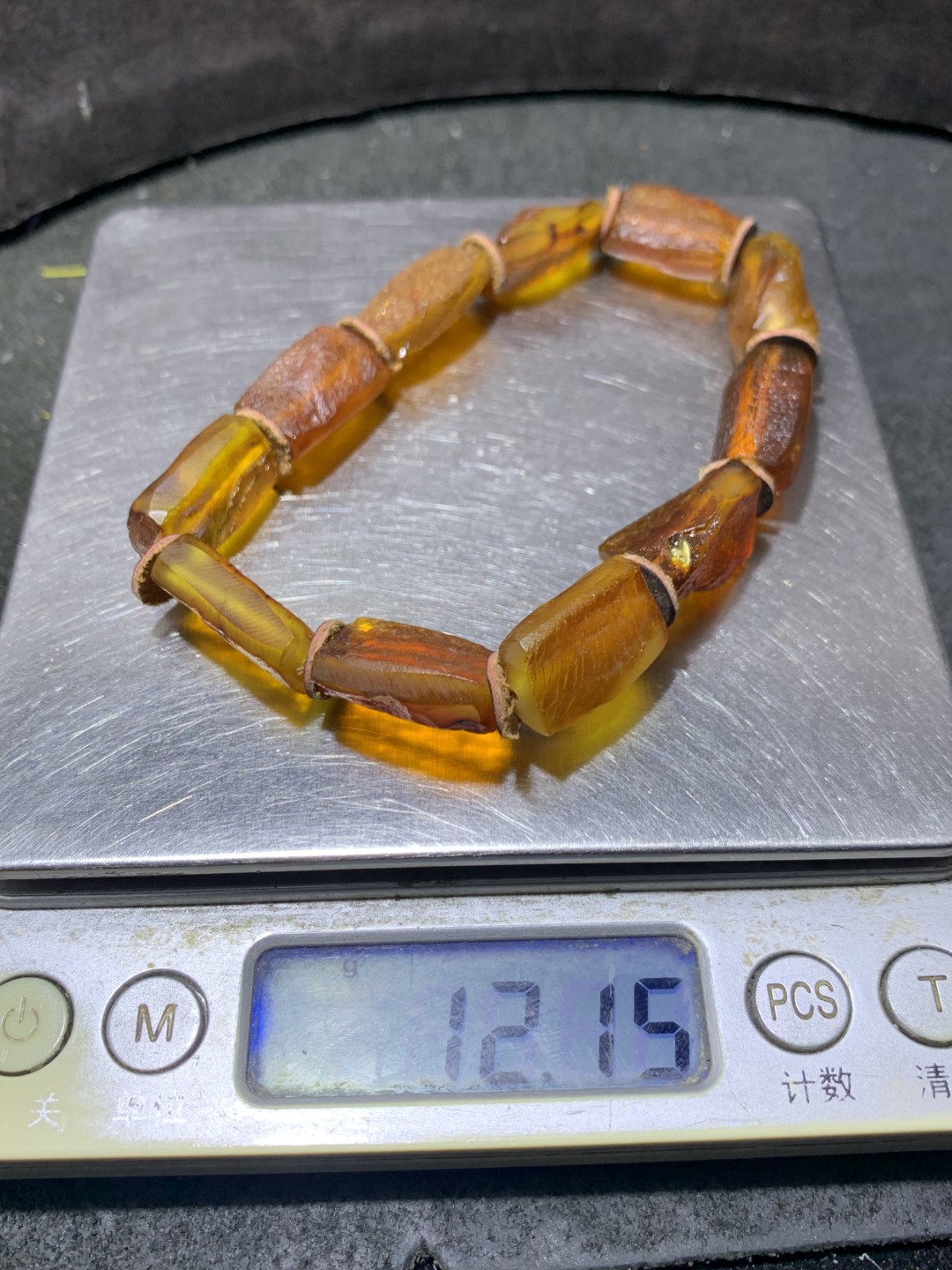 精美天然乌克兰蜜蜡原石打磨随形手串1条！