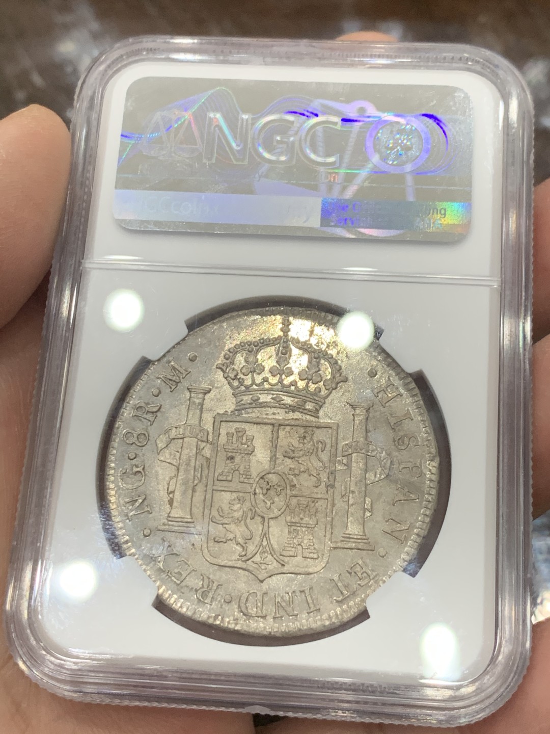 《竞宝斋》第136场-周日，周一连拍 (全场包邮) 冠军分 NGC MS62 危地马拉 1815年 费七 双柱 大银币 花冠无磨损 PL底板 难得