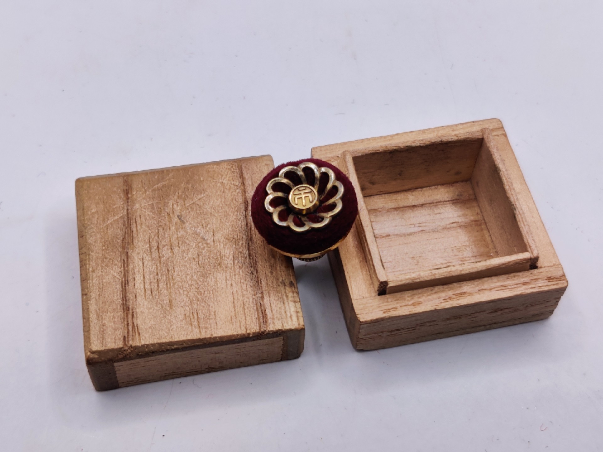 全场0元起拍 第32期 咸鱼国勋章拍卖专场 2月22日（周三）下午6：00开始 日本市议员证章