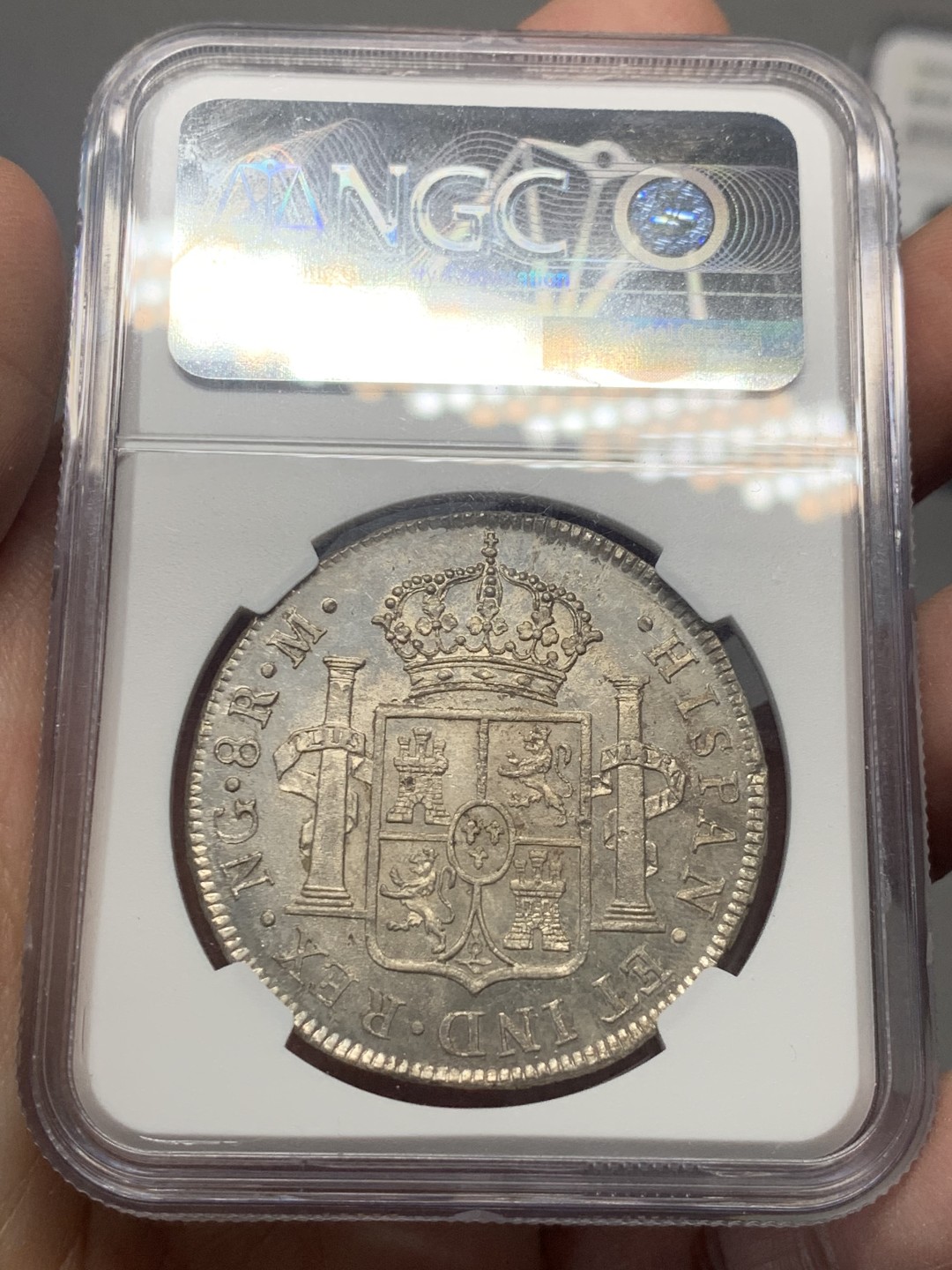 《竞宝斋》第136场-周日，周一连拍 (全场包邮) 冠军分 NGC MS62 危地马拉 1815年 费七 双柱 大银币 花冠无磨损 PL底板 难得