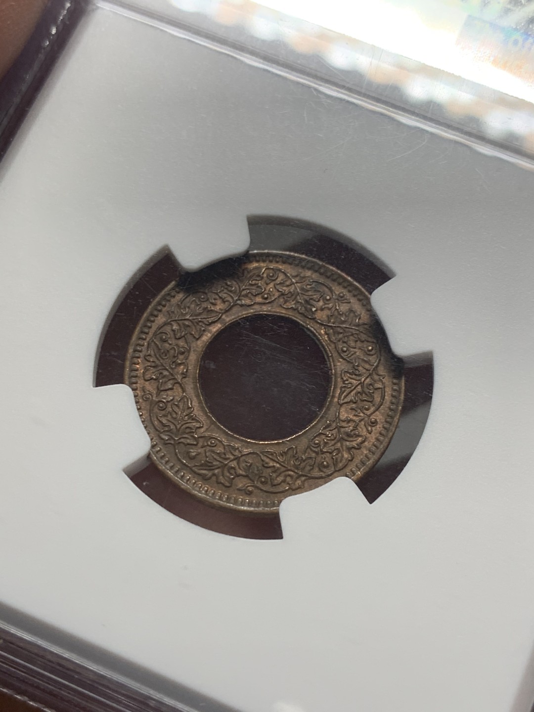 《竞宝斋》第136场-周日，周一连拍 (全场包邮) NGC MS63BN 1945年英属印度一派沙，扁皇冠、钻石版别，状态很好可收藏了