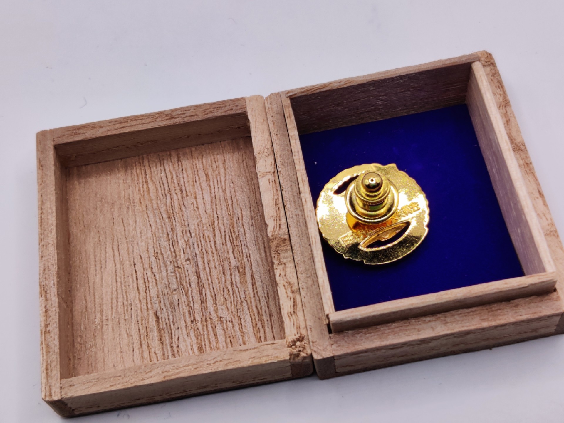 全场0元起拍 第32期 咸鱼国勋章拍卖专场 2月22日（周三）下午6：00开始 日本共产党 50年党员章