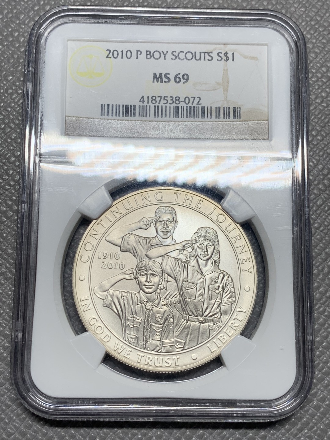 《竞宝斋》第136场-周日，周一连拍 (全场包邮) NGC MS69 美国 2010年 美国 童子军 100周年 纪念 1美元精制银币 大银币 38.1mm 26.73克
