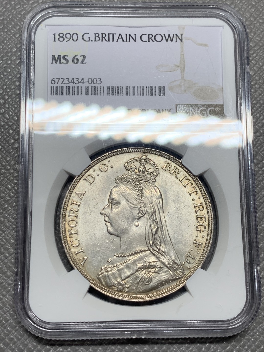 《竞宝斋》第136场-周日，周一连拍 (全场包邮) NGC-MS62 英国 1890年维多利亚一克朗马剑银币 状态很不错 少见年份