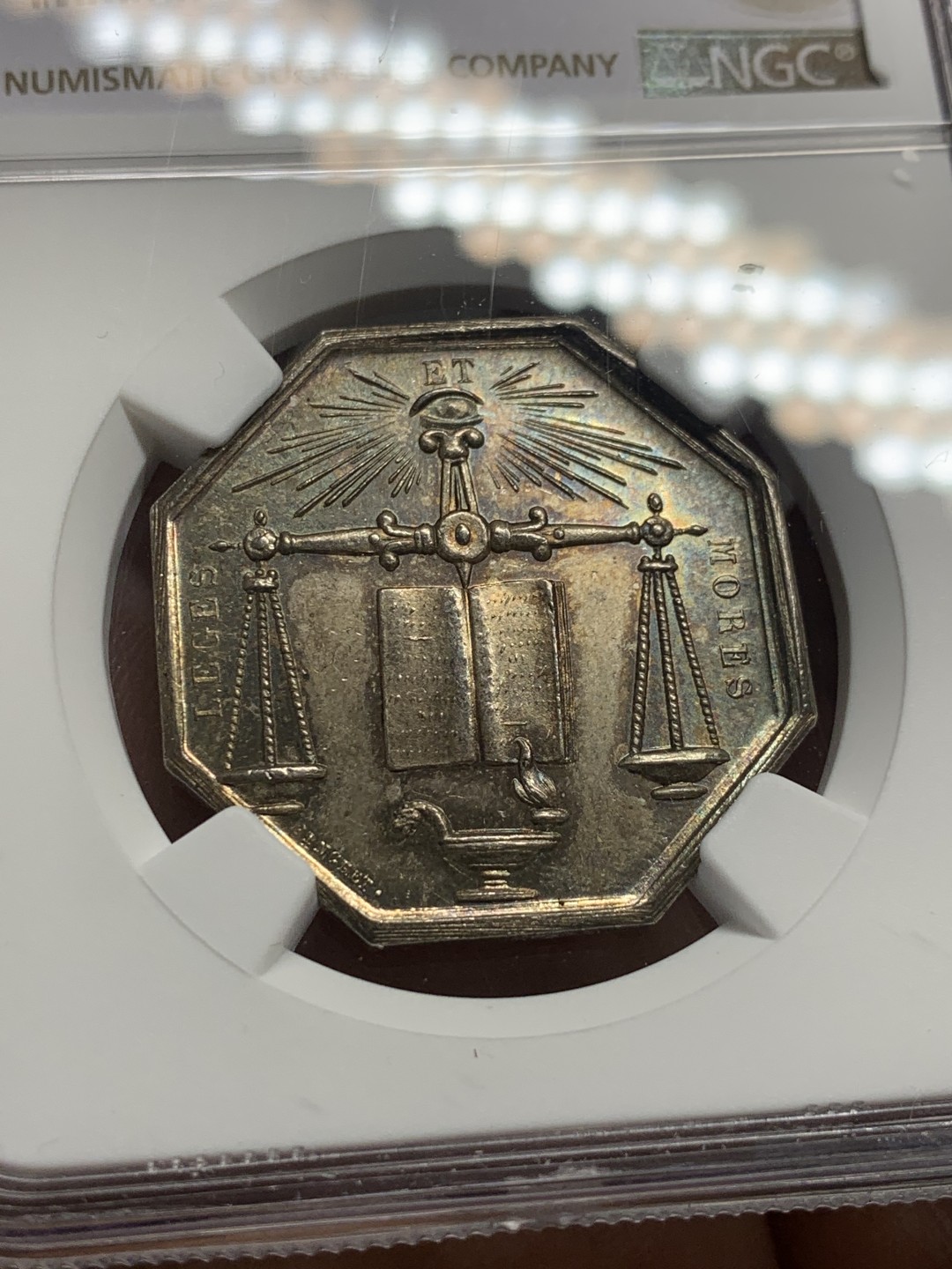 《竞宝斋》第136场-周日，周一连拍 (全场包邮) NGC-MS63 法国十九世纪 公平交易 八角JETON银质 代用币 五彩包浆非常漂亮