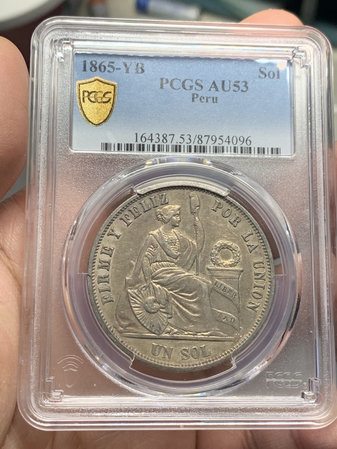 《竞宝斋》第136场-周日，周一连拍 (全场包邮) PCGS-AU53 秘鲁1865年1索尔坐人女神大银币 早期年份秘鲁坐人，同年更高分仅4枚 金彩包浆均匀靓丽，好彩难得