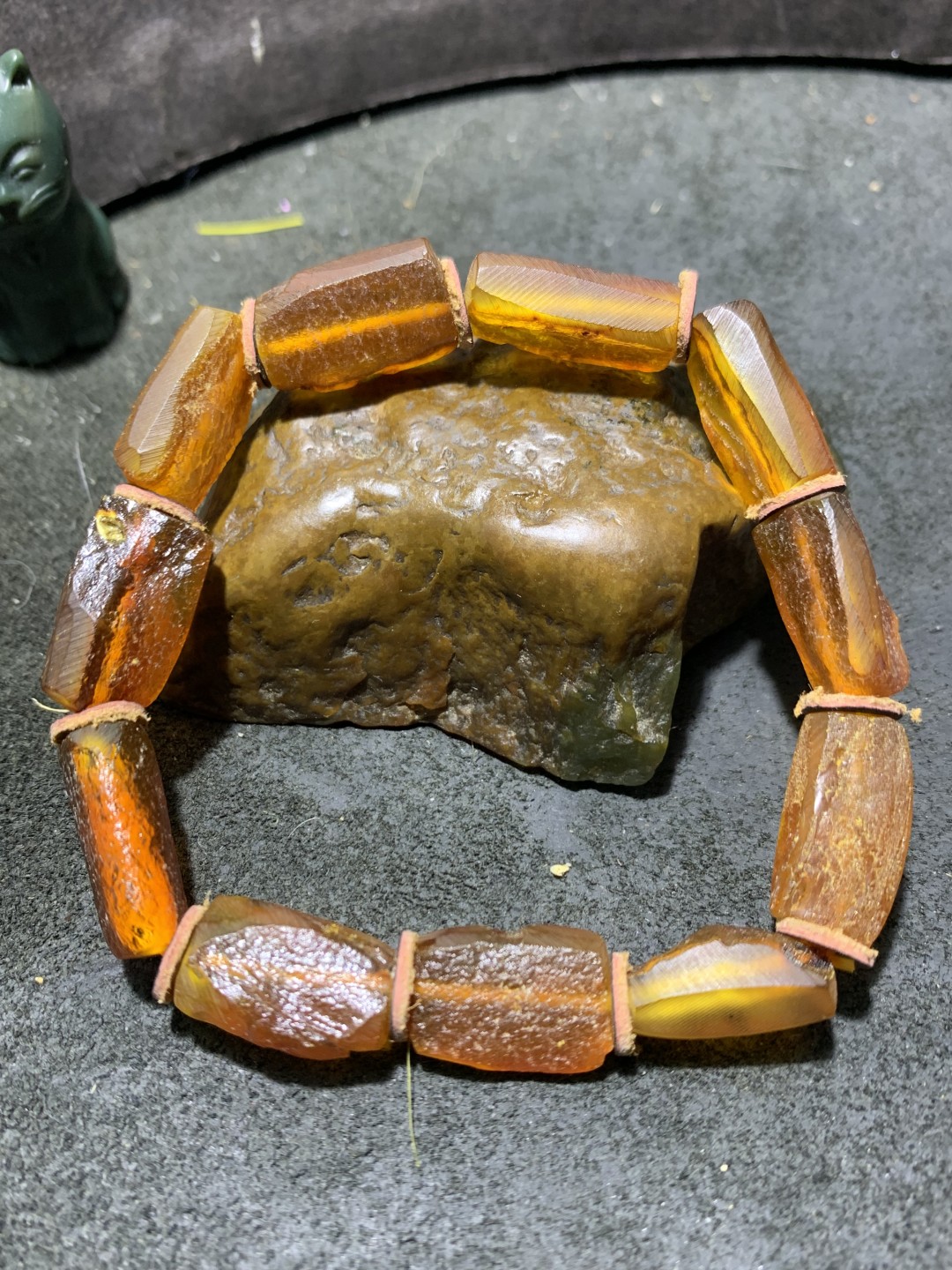 精美天然乌克兰蜜蜡原石打磨随形手串1条！