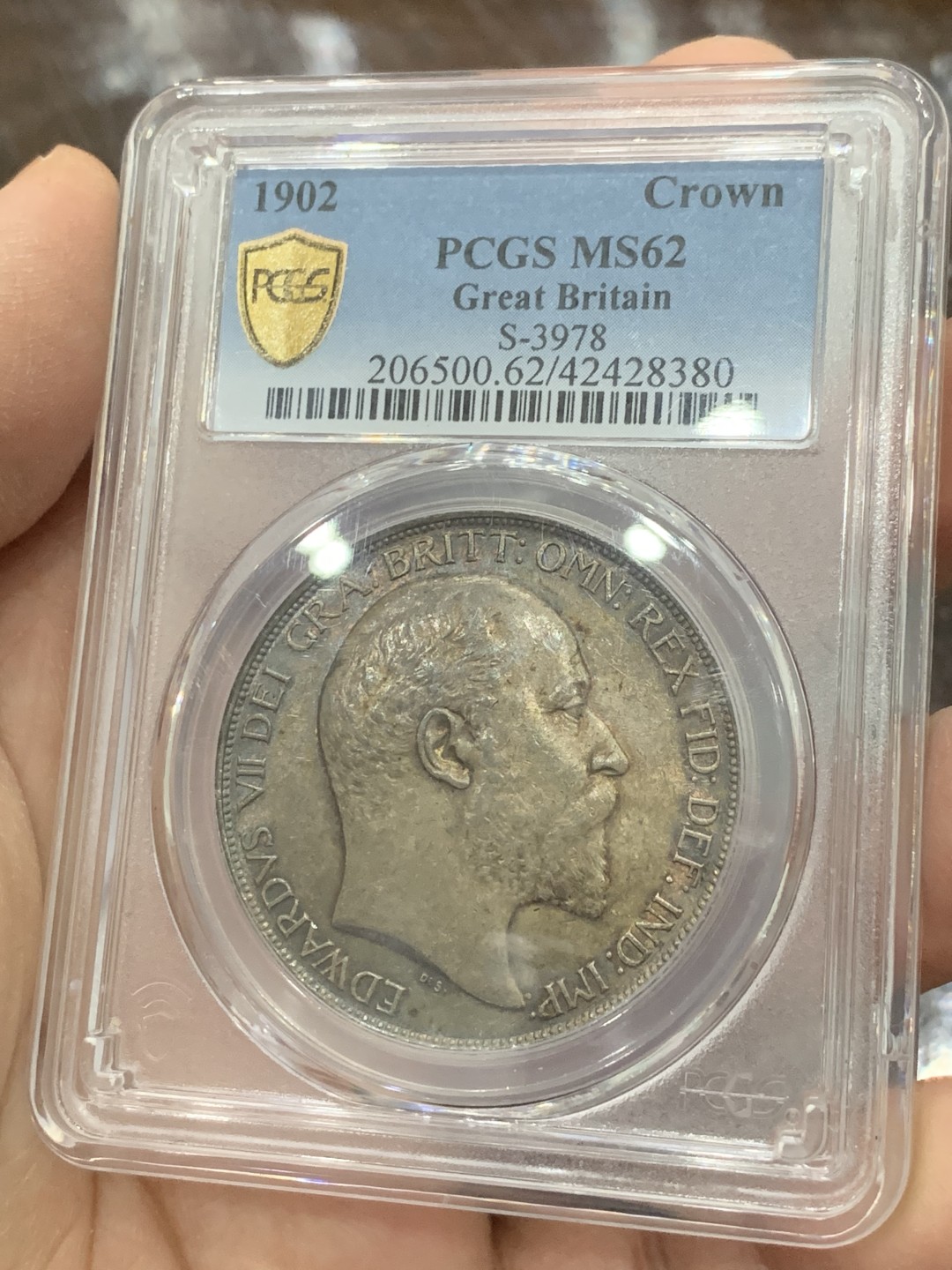 《竞宝斋》第136场-周日，周一连拍 (全场包邮) PCGS MS62 英国 1902年 爱七马剑克朗 普制 发行量仅256000 低评 双面好彩 马剑面细节动人 普制因参与流通 同分好品比精制难很多 好彩更难