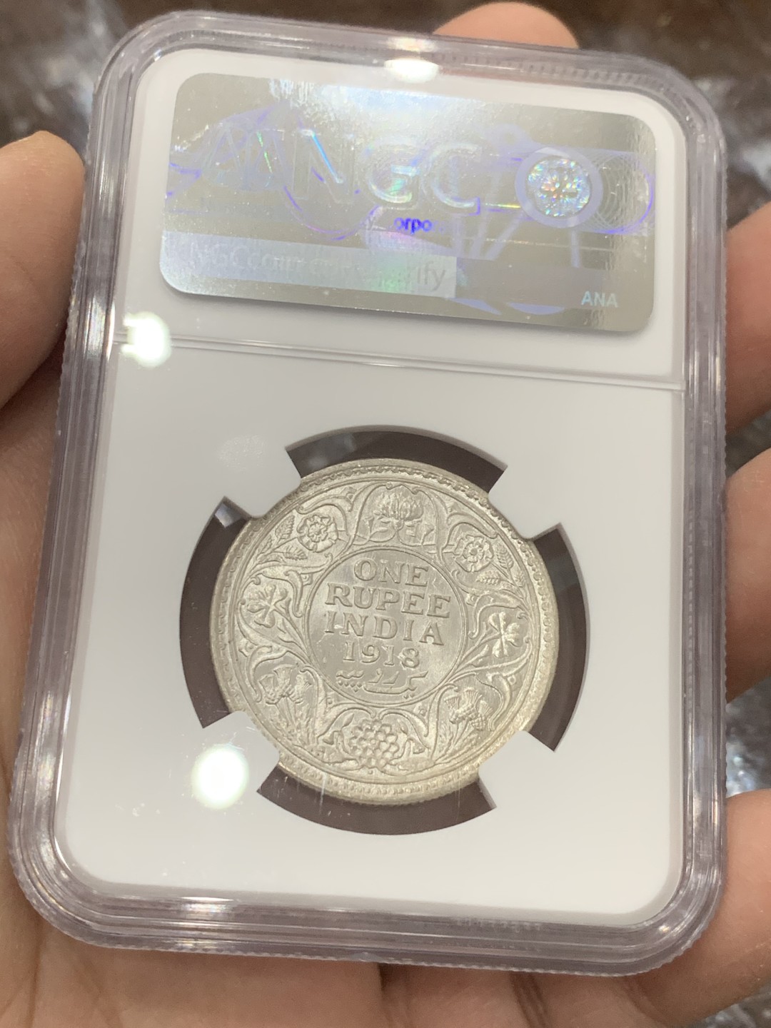 《竞宝斋》第136场-周日，周一连拍 (全场包邮) NGC MS64 英属印度 1918年B版 乔治五世 1卢比银币 满银光美品 状态出众