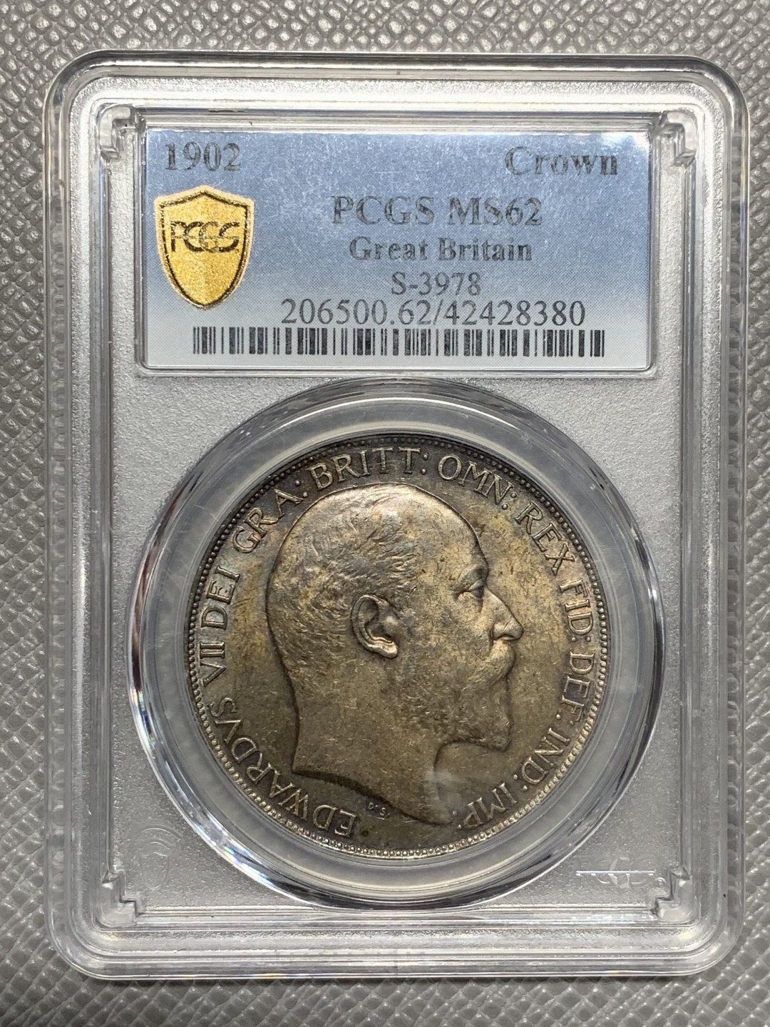 《竞宝斋》第136场-周日，周一连拍 (全场包邮) PCGS MS62 英国 1902年 爱七马剑克朗 普制 发行量仅256000 低评 双面好彩 马剑面细节动人 普制因参与流通 同分好品比精制难很多 好彩更难