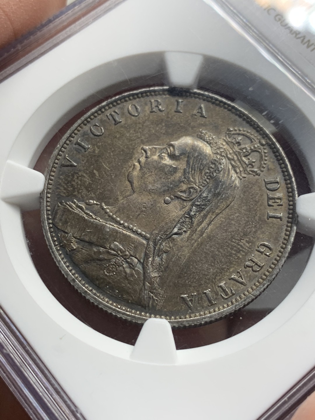 《竞宝斋》第136场-周日，周一连拍 (全场包邮) NGC-AU58 英国 1887年 维多利亚高冠半克朗 黑彩包浆 出分不易