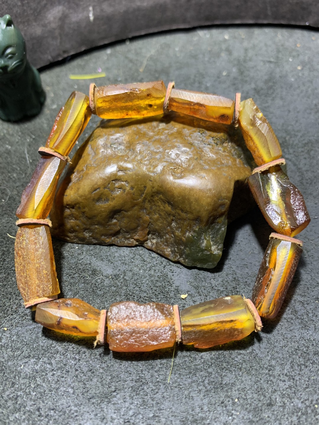 精美天然乌克兰蜜蜡原石打磨随形手串1条！
