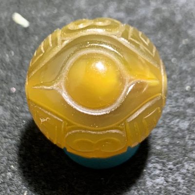 精美高润度冻料飘金沙鸡油黄蒙料战国红雕刻天眼回纹珠子一颗， - 精美高润度冻料飘金沙鸡油黄蒙料战国红雕刻天眼回纹珠子一颗，