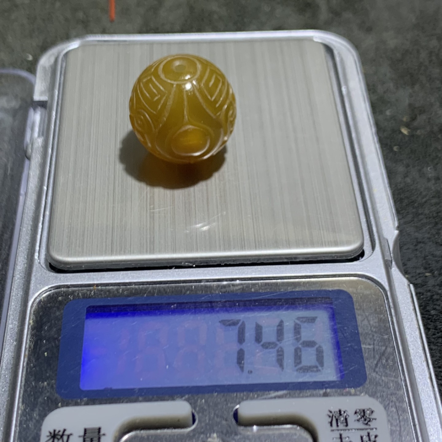 精美高润度冻料飘金沙鸡油黄蒙料战国红雕刻天眼回纹珠子一颗，