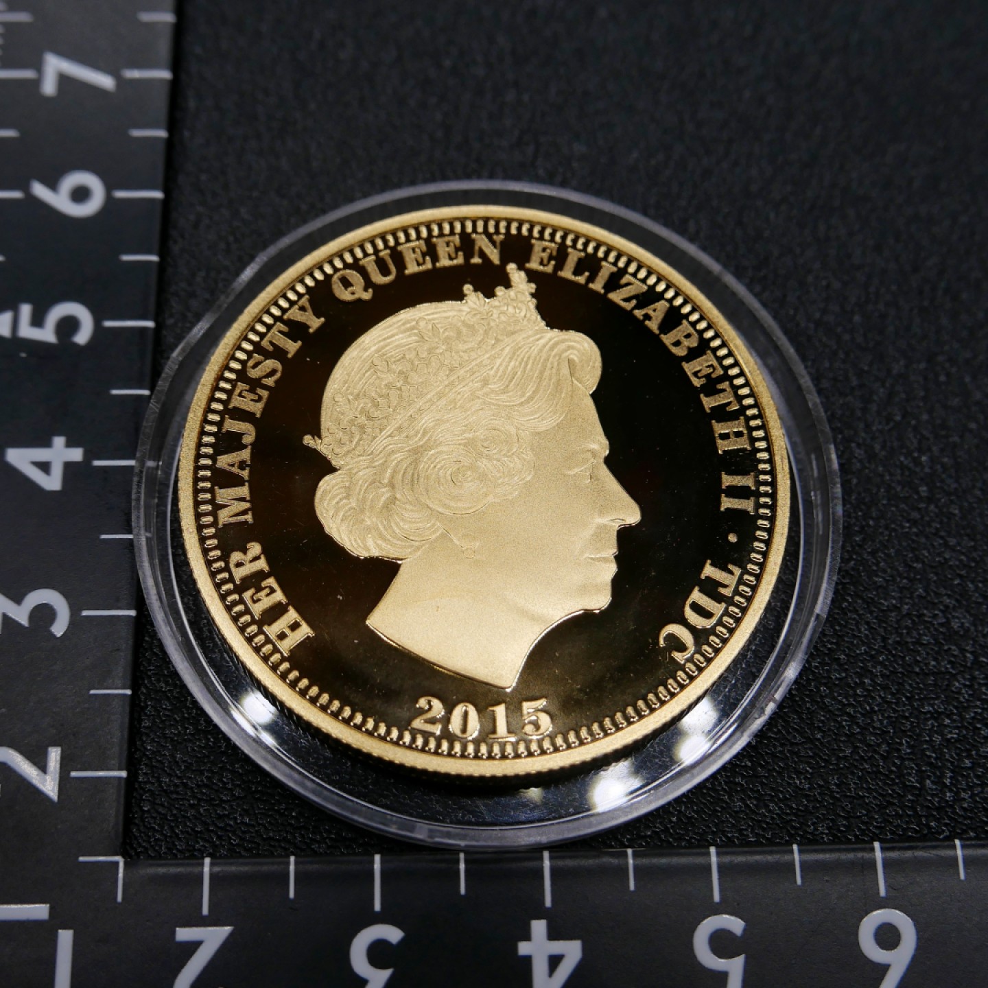 交易所2月25日英国/联邦币章专场 5英镑面值二战胜利70周年纪念币，镀金完整