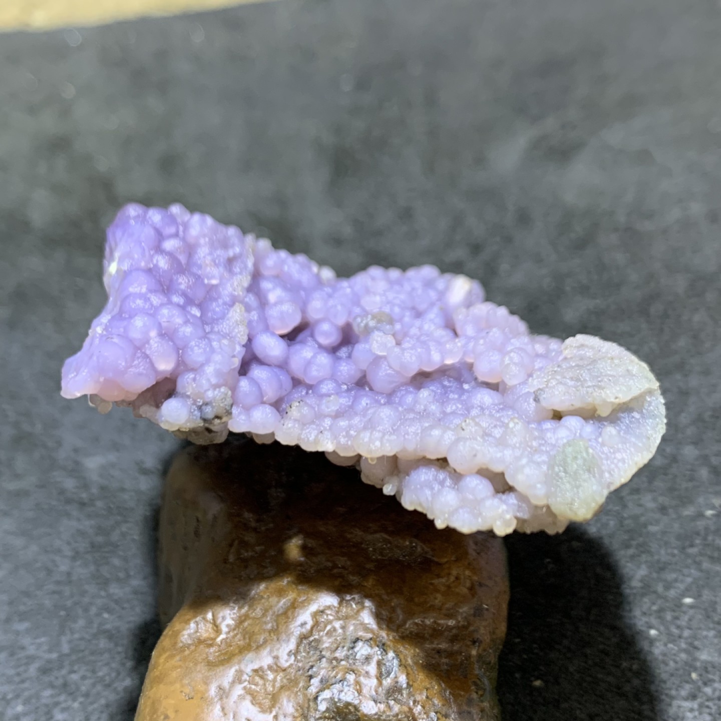 精美印尼紫罗兰葡萄玛瑙原石一个，