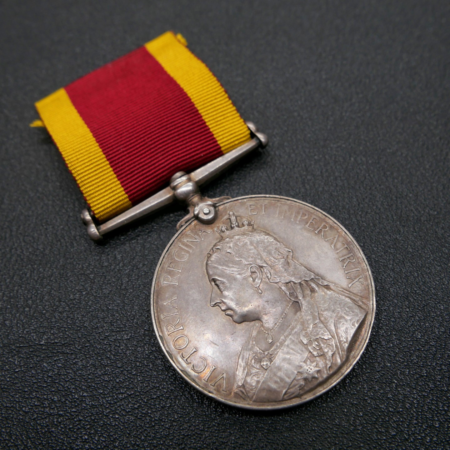 交易所2月25日英国/联邦币章专场 英国1900庚子八国联军侵华奖章，银质，授予愤怒号船员，愤怒号属阿波罗级巡洋舰，1890年下水，1911年拆解