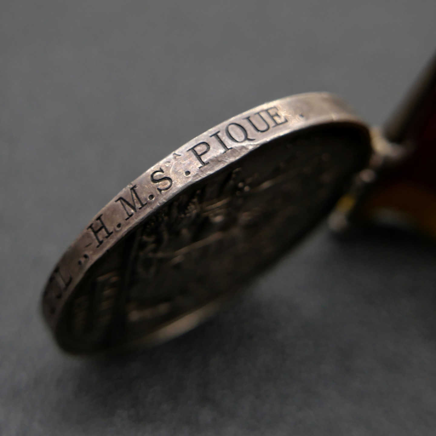 交易所2月25日英国/联邦币章专场 英国1900庚子八国联军侵华奖章，银质，授予愤怒号船员，愤怒号属阿波罗级巡洋舰，1890年下水，1911年拆解