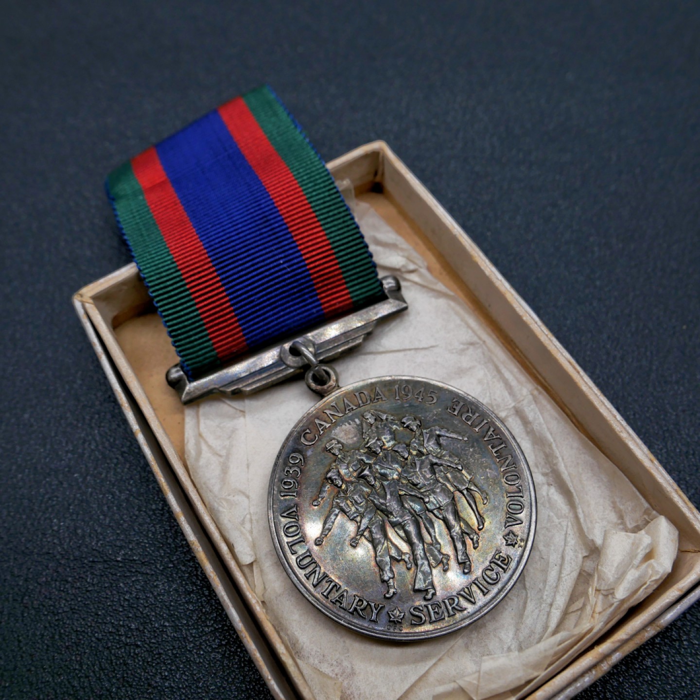 交易所2月25日英国/联邦币章专场 加拿大二战志愿服务奖章，银质原盒