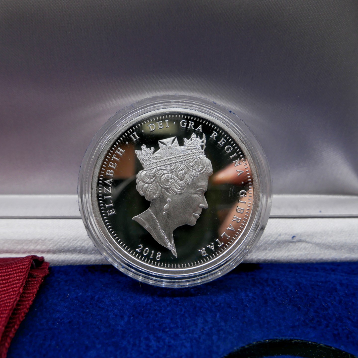 交易所2月25日英国/联邦币章专场 英国维多利亚十字奖章纪念银币套章，银币999银，1盎司，限量发售