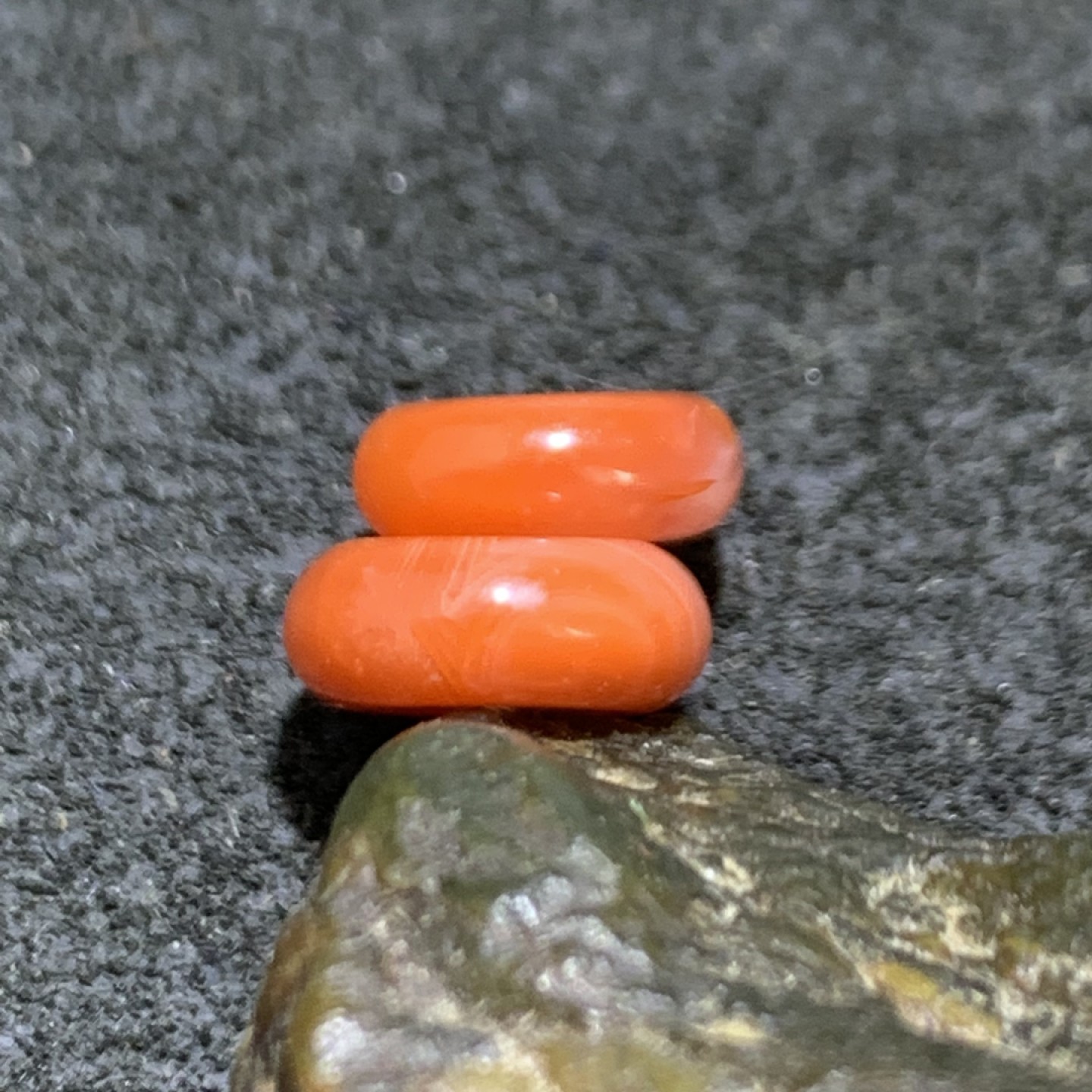 川料柿子红南红玛瑙卡环两个，
