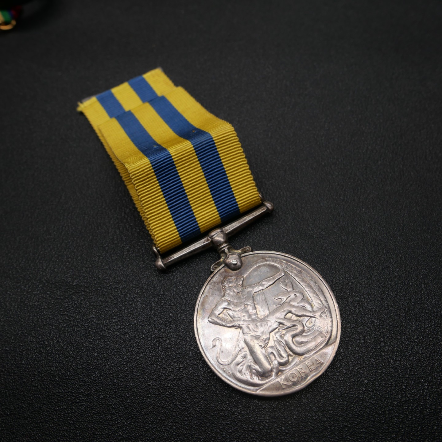 交易所2月25日英国/联邦币章专场 加拿大版朝鲜战争奖章，银质，授予鲍尔BOWER