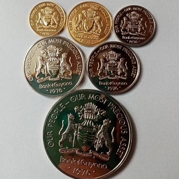 14★机器委托自动落锤★请提前出好价★满30快递包邮 美洲动物 圭亚那 全新6枚套币 70年代 最大直径35MM 册装