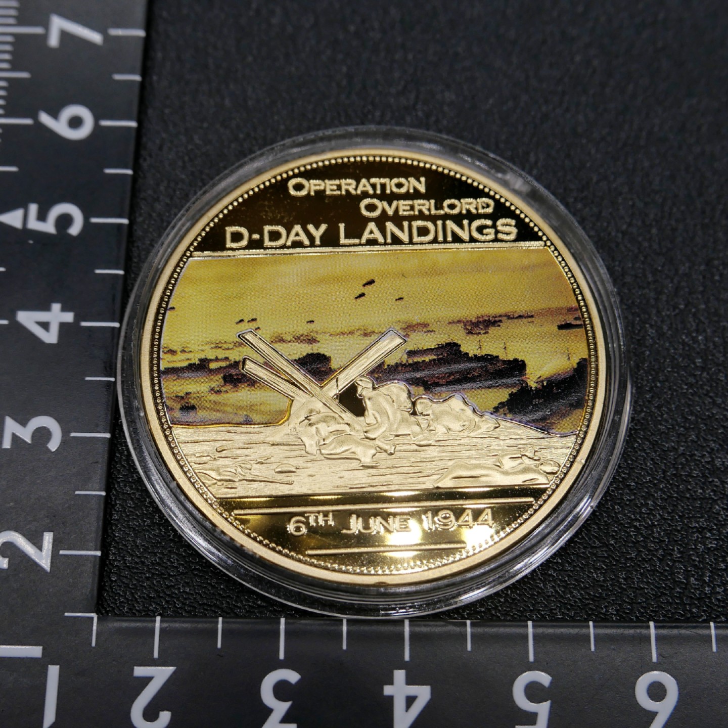 交易所2月25日英国/联邦币章专场 英国二战75周年纪念币，镀金完整