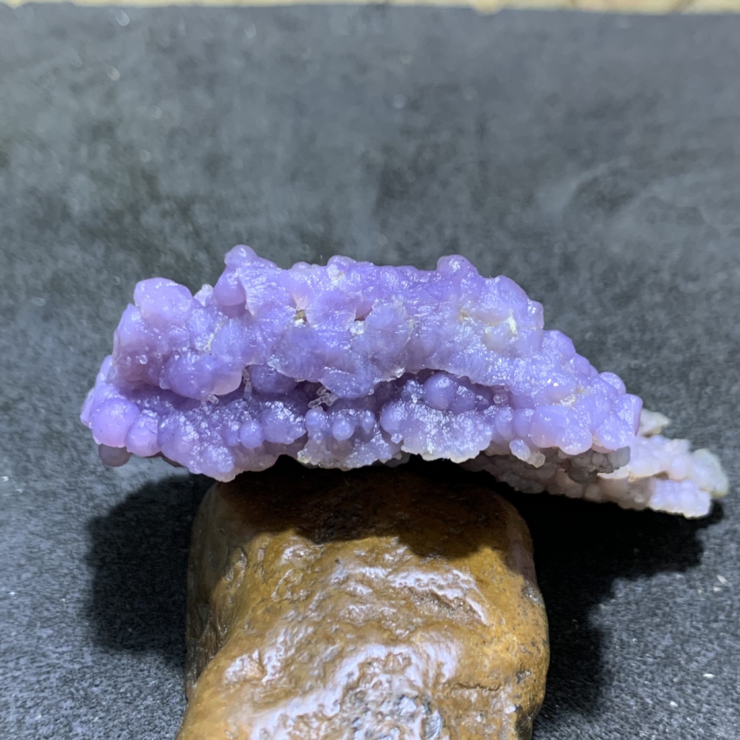 精美印尼紫罗兰葡萄玛瑙原石一个，