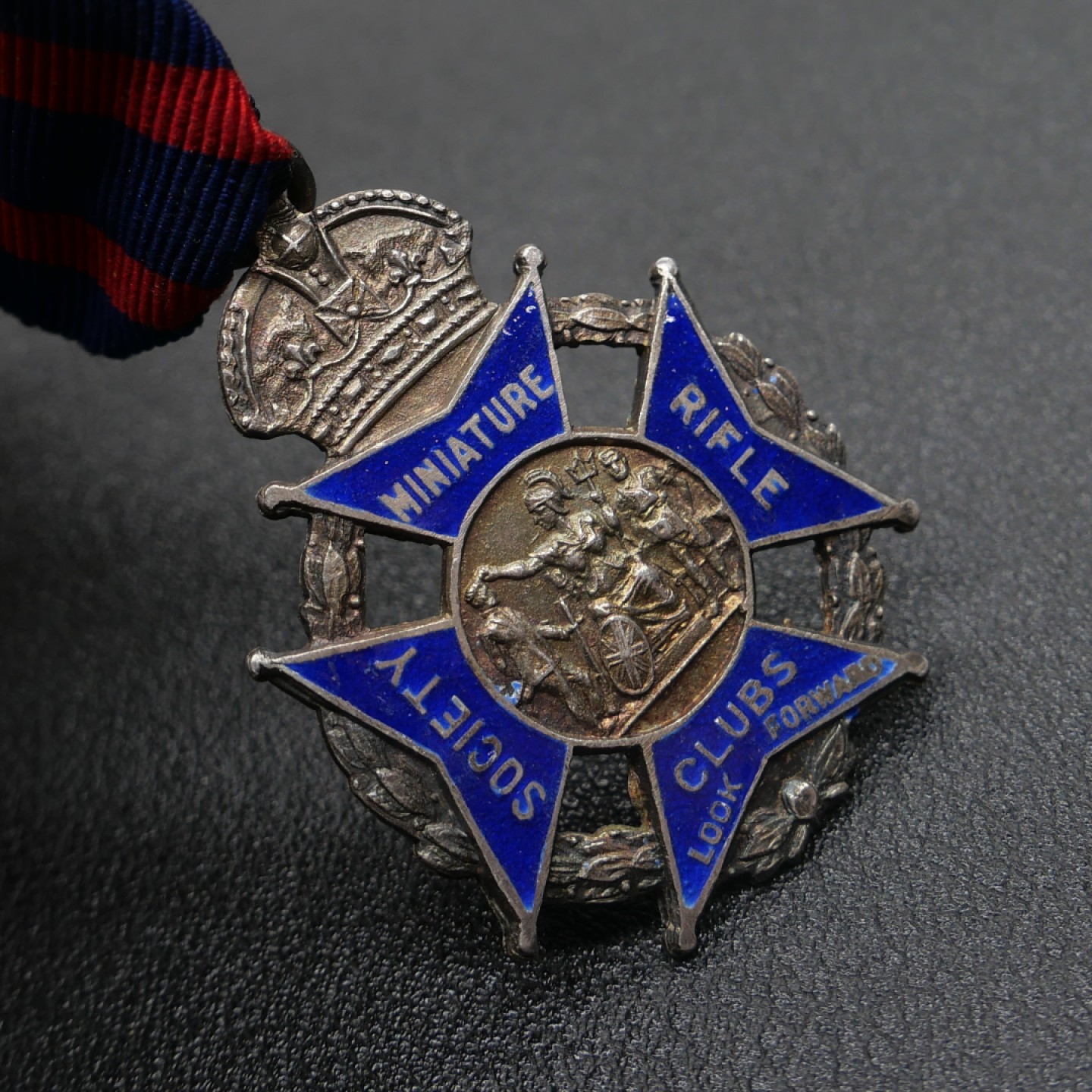 交易所2月25日英国/联邦币章专场 英国微型步枪俱乐部协会奖章，银质珐琅，1903-1947，47年后更名为小口径步枪协会