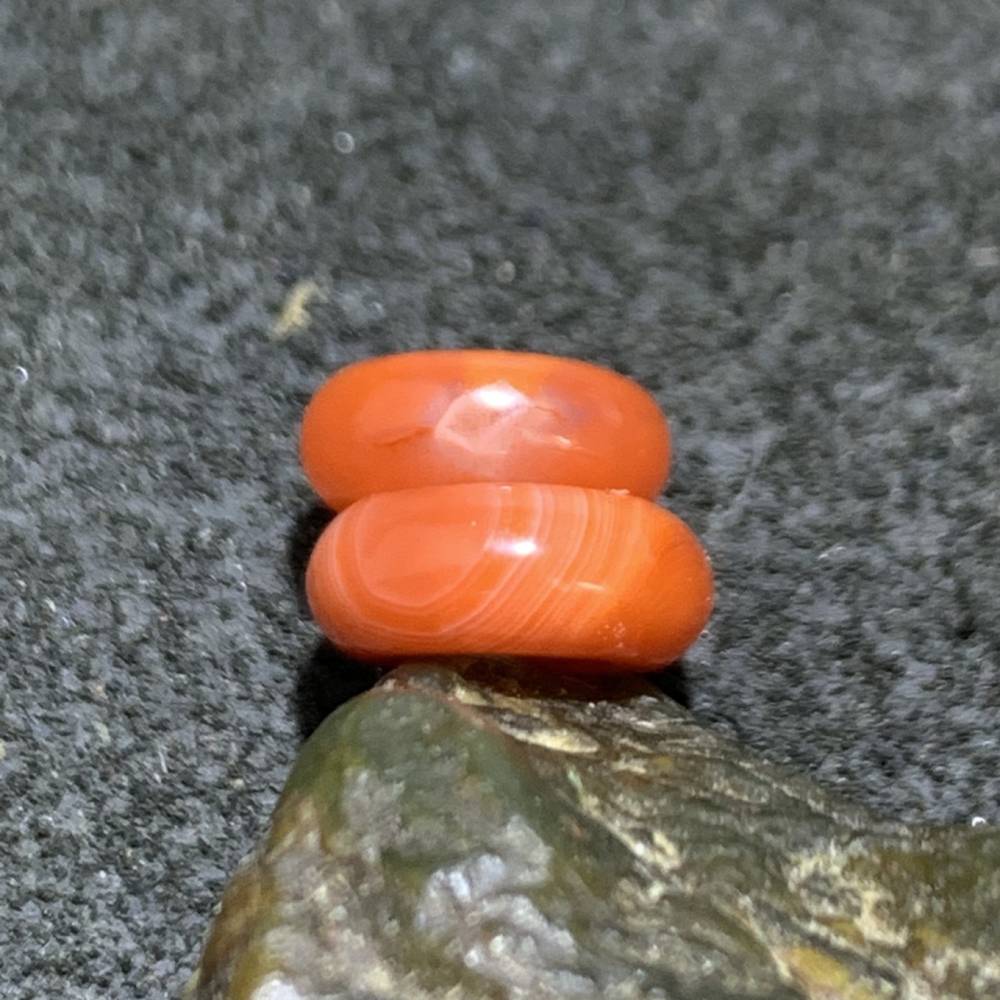 川料柿子红南红玛瑙卡环两个，