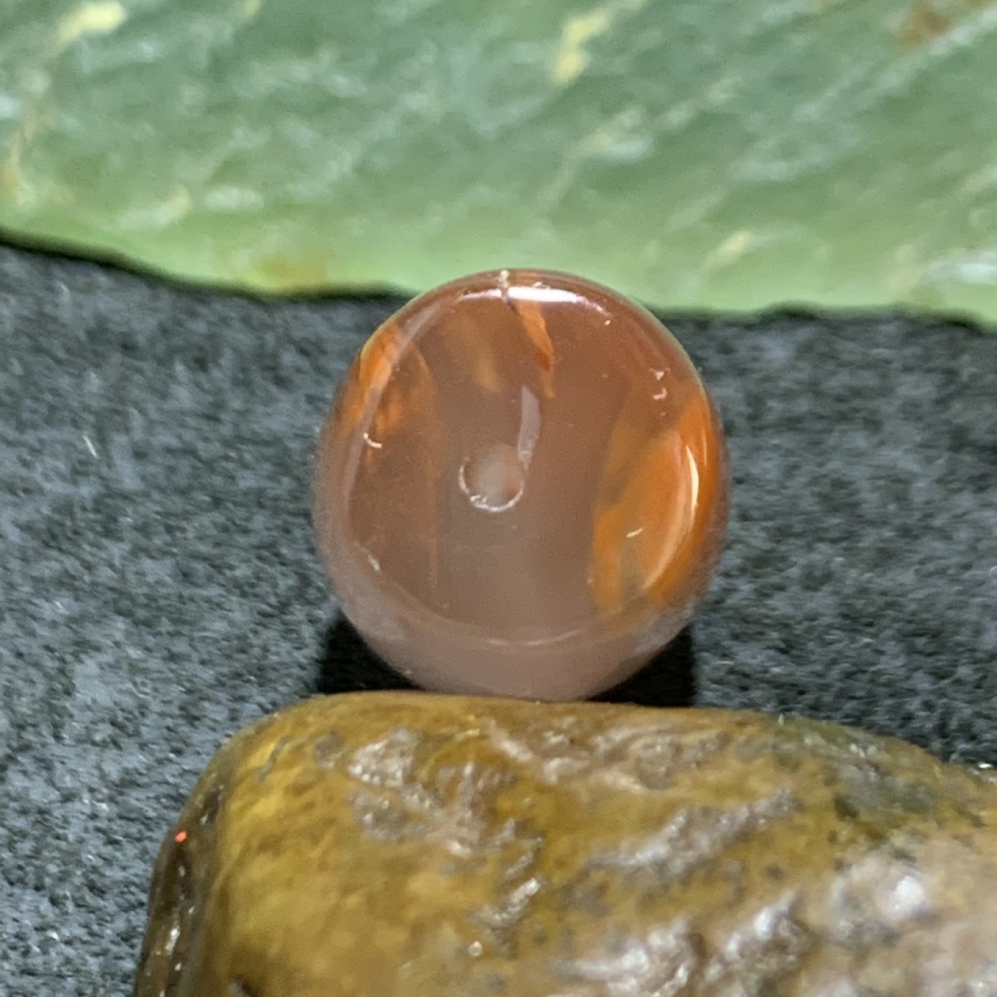 川料南红玛瑙冰飘火焰纹随形桶珠一颗！