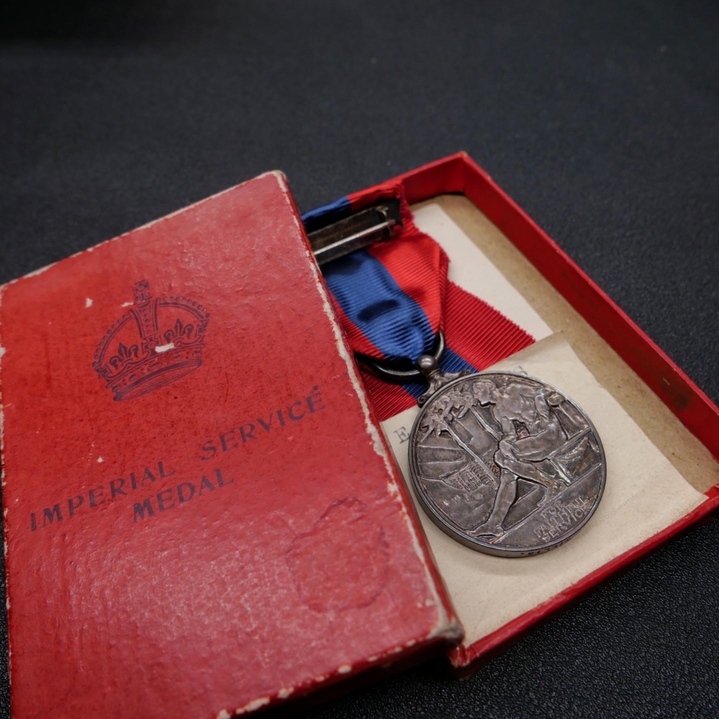 交易所2月25日英国/联邦币章专场 英国帝国服务奖章，银质，乔治六世战时红纸盒版本