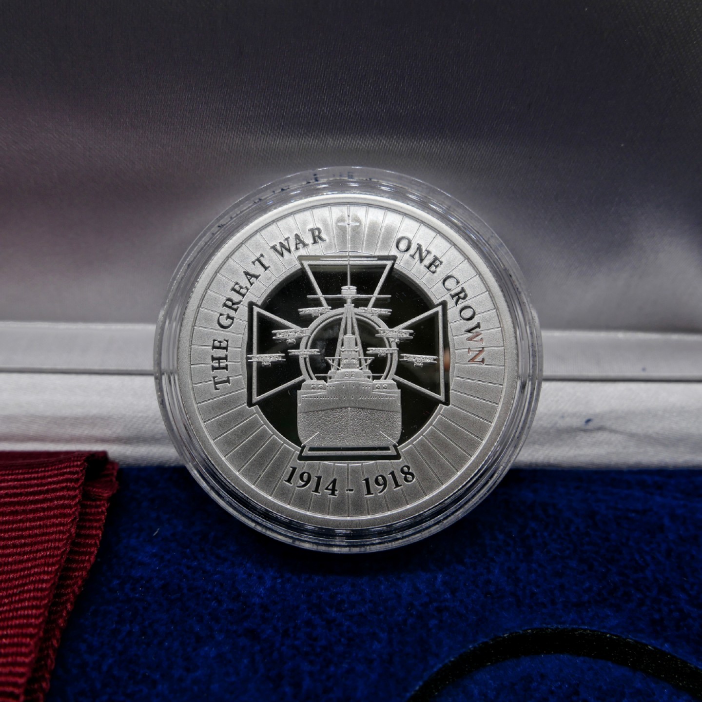 交易所2月25日英国/联邦币章专场 英国维多利亚十字奖章纪念银币套章，银币999银，1盎司，限量发售