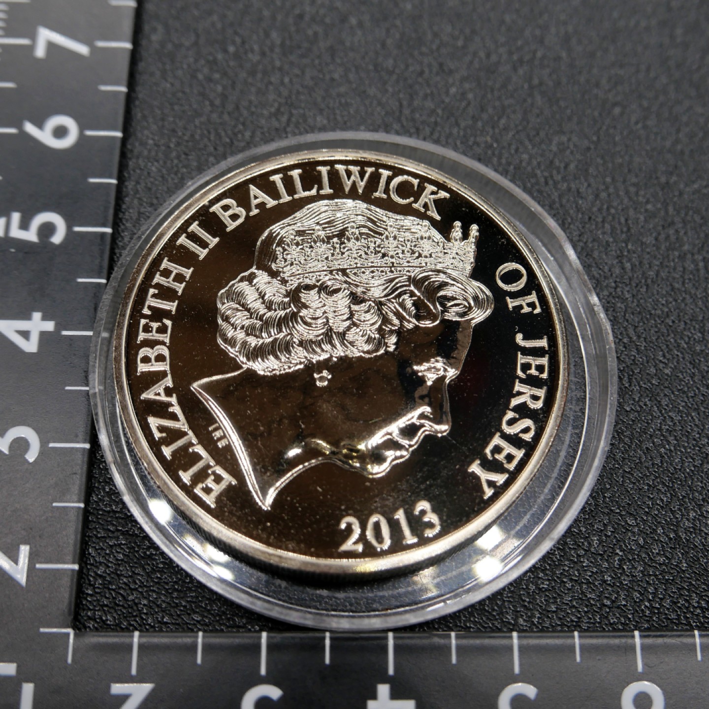 交易所2月25日英国/联邦币章专场 5英镑面值一战阵亡将士纪念币，镀金完整