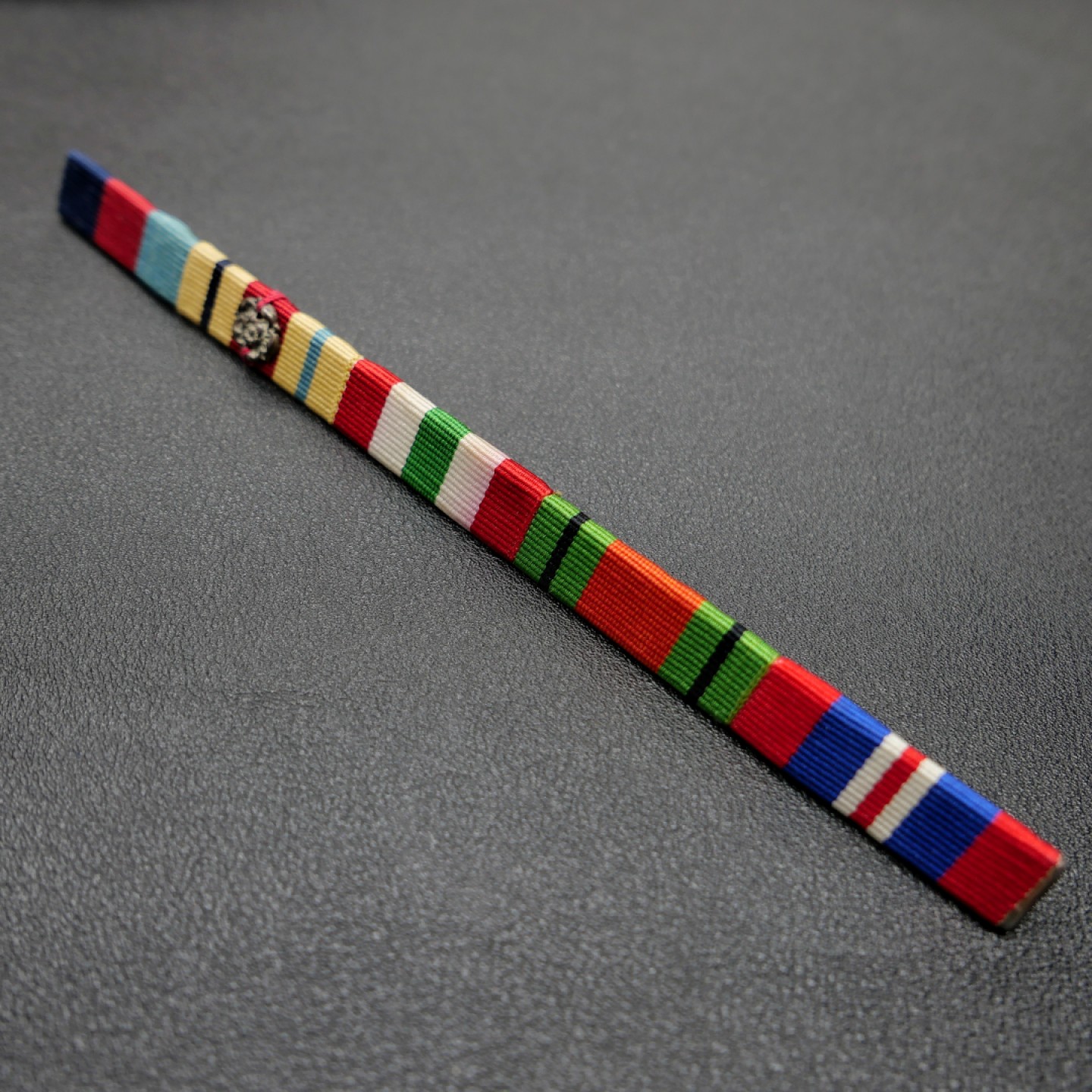 交易所2月25日英国/联邦币章专场 英国二战五联勋略一组